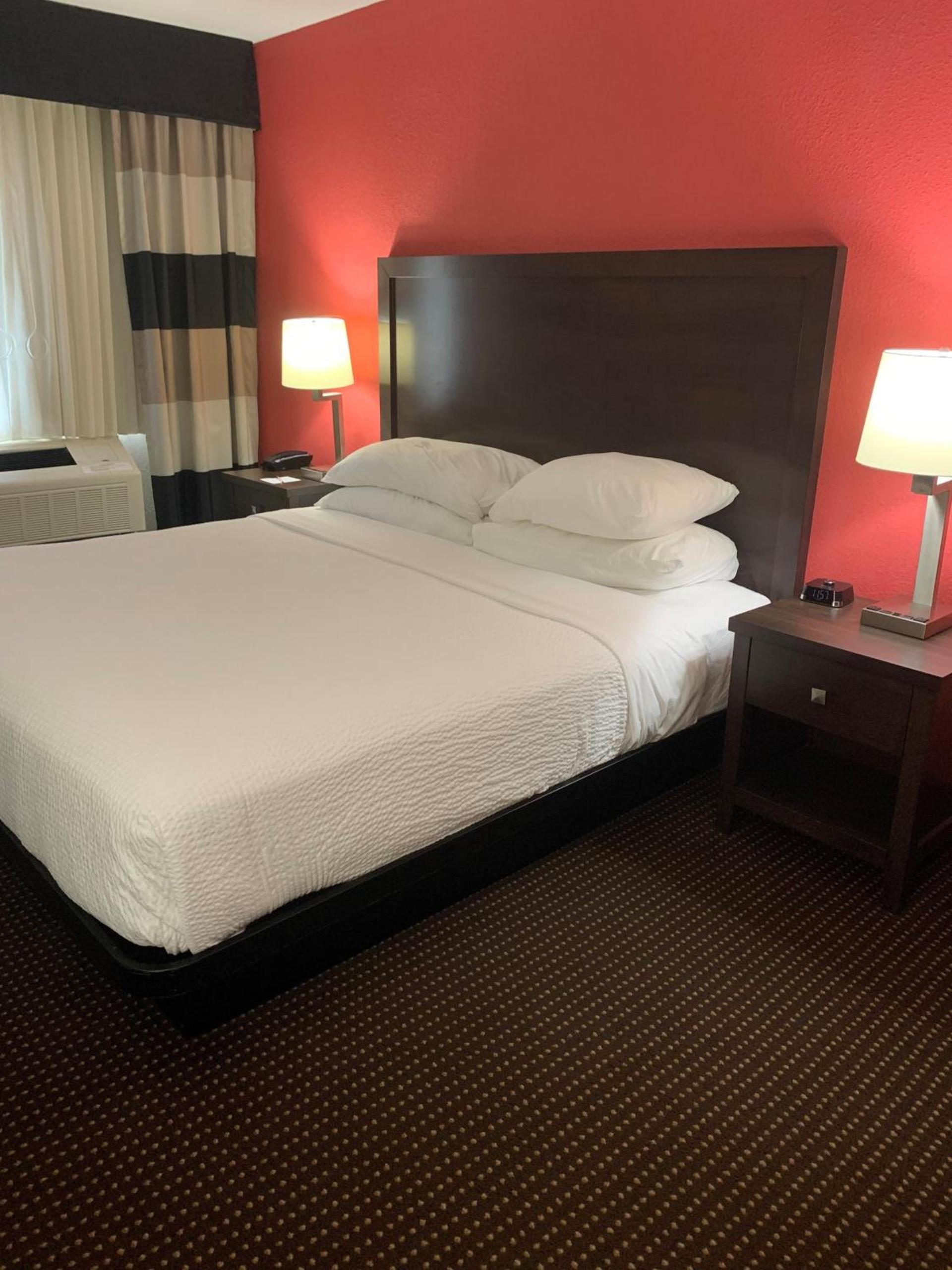 Ramada by Wyndham Hancock Waterfront photo 57