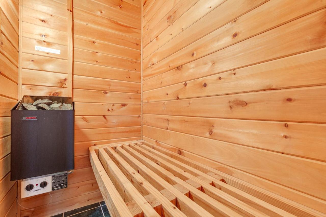 Luxury Mountain Lodge Hot Tub Theater Sauna Games photo 35