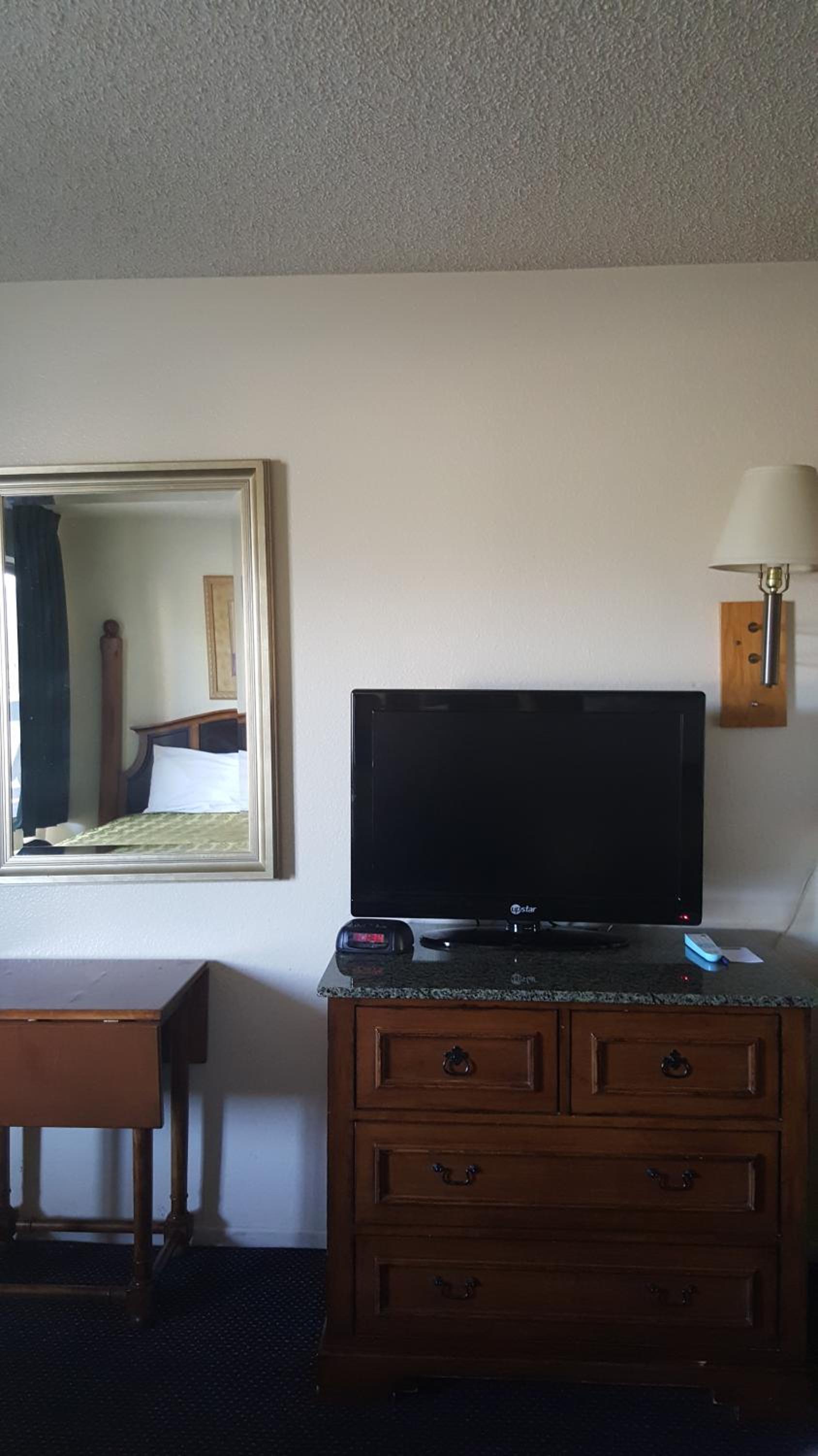 Travelodge by Wyndham Indio photo 5