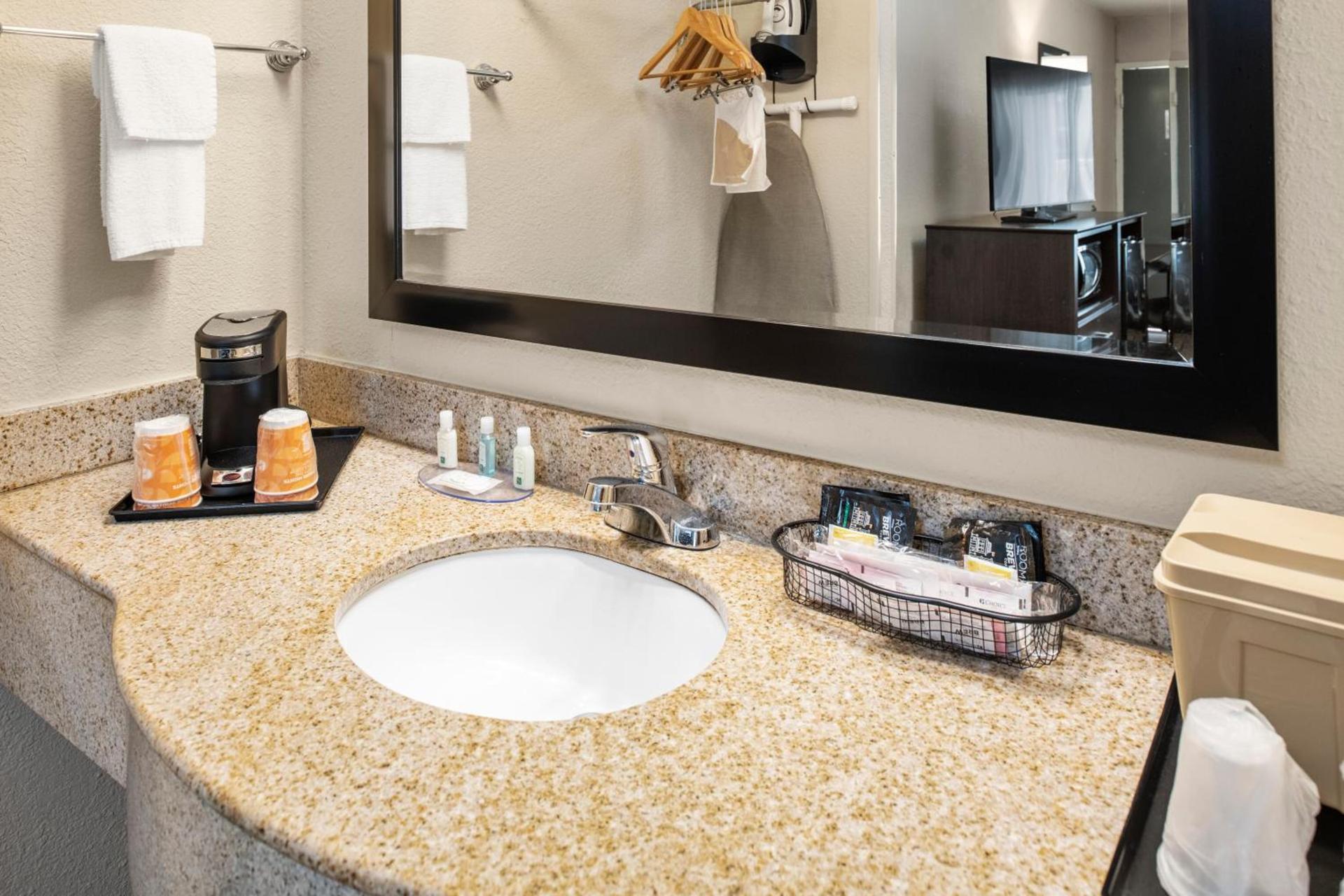 Quality Inn Kingsland photo 19