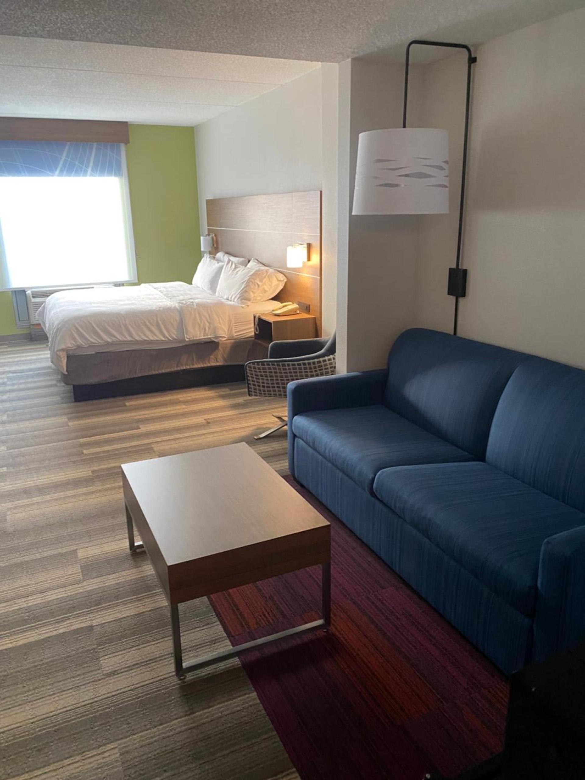Holiday Inn Express Hotel & Suites Warrenton by IHG photo 5