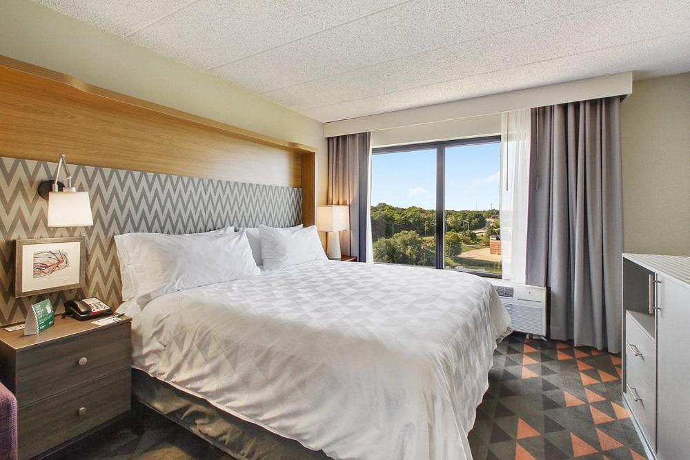 Holiday Inn Chicago Nw Crystal Lk Conv Ctr by IHG photo 56