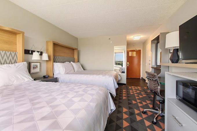 Holiday Inn Chicago Nw Crystal Lk Conv Ctr by IHG photo 58