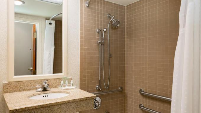 Holiday Inn Chicago Nw Crystal Lk Conv Ctr by IHG photo 60