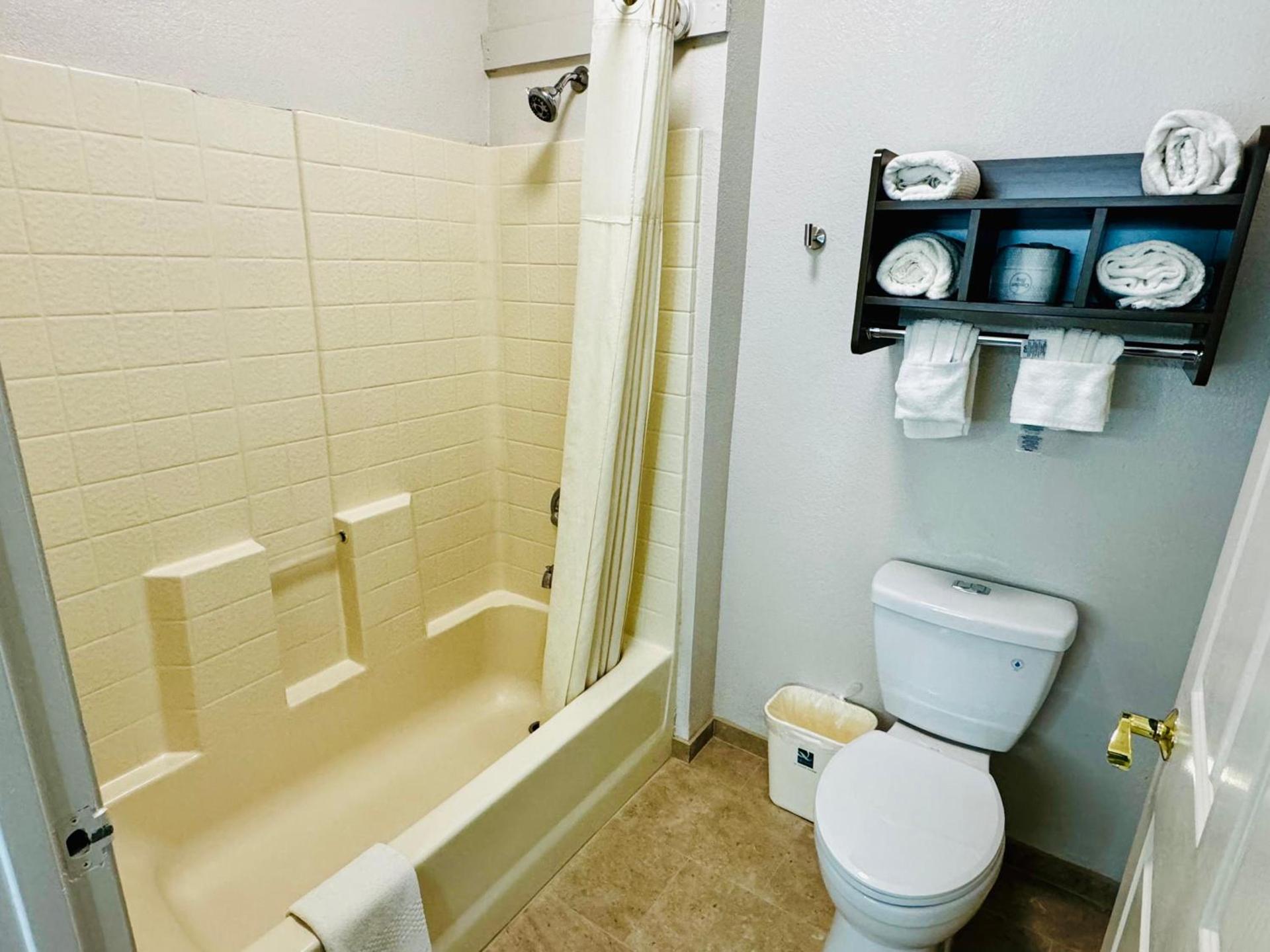 Quality Inn Near Seaworld - Lackland photo 49