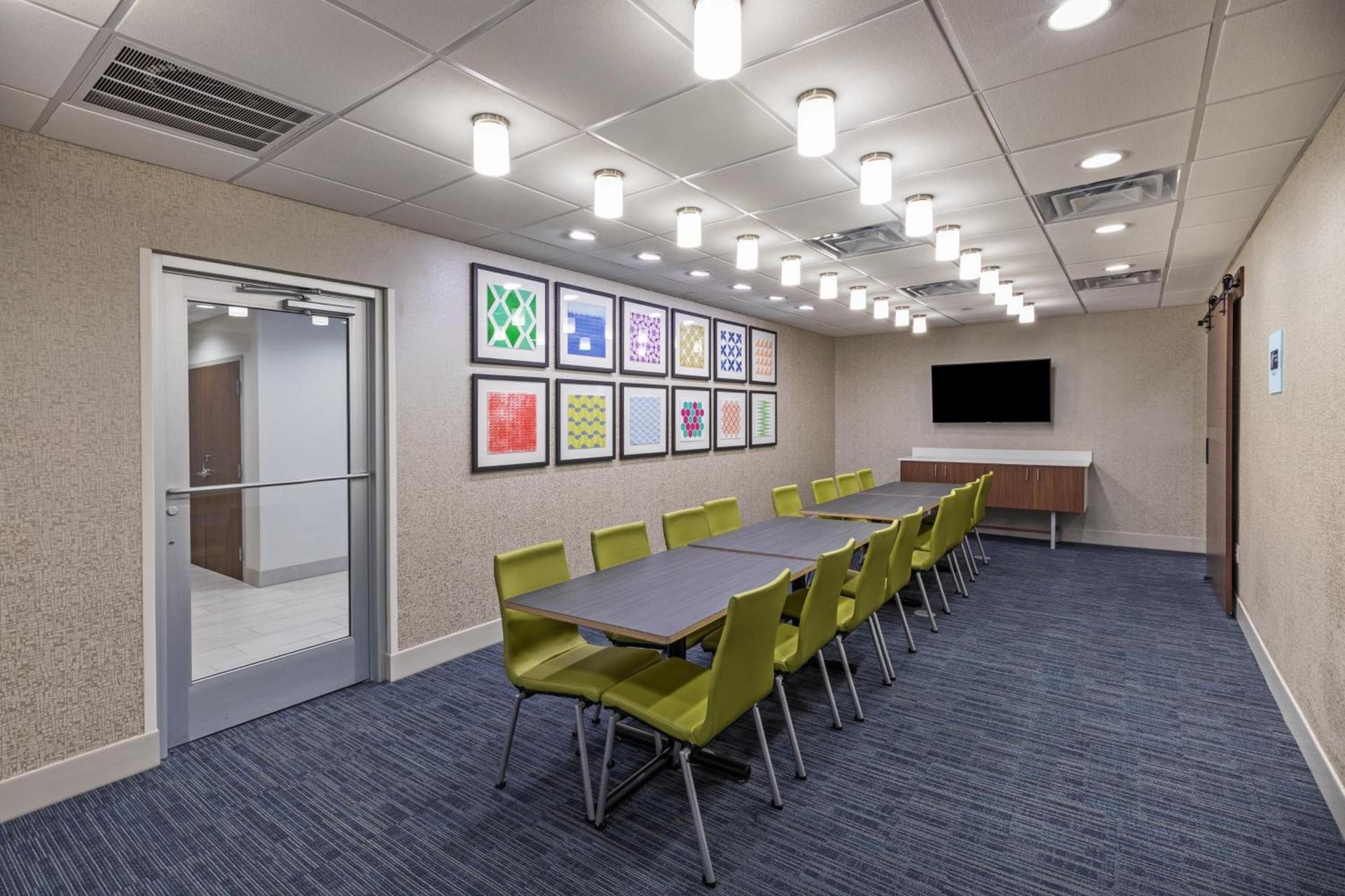 Holiday Inn Express & Suites Purcell by IHG photo 6