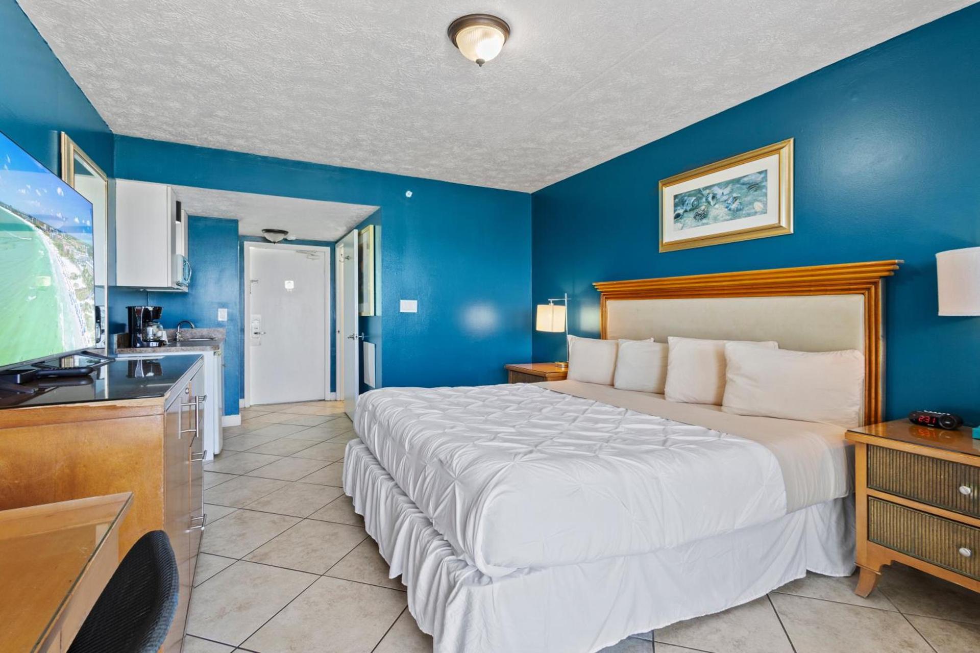 Ocean View Hotel Room with Balcony- King Bed #19 photo 25