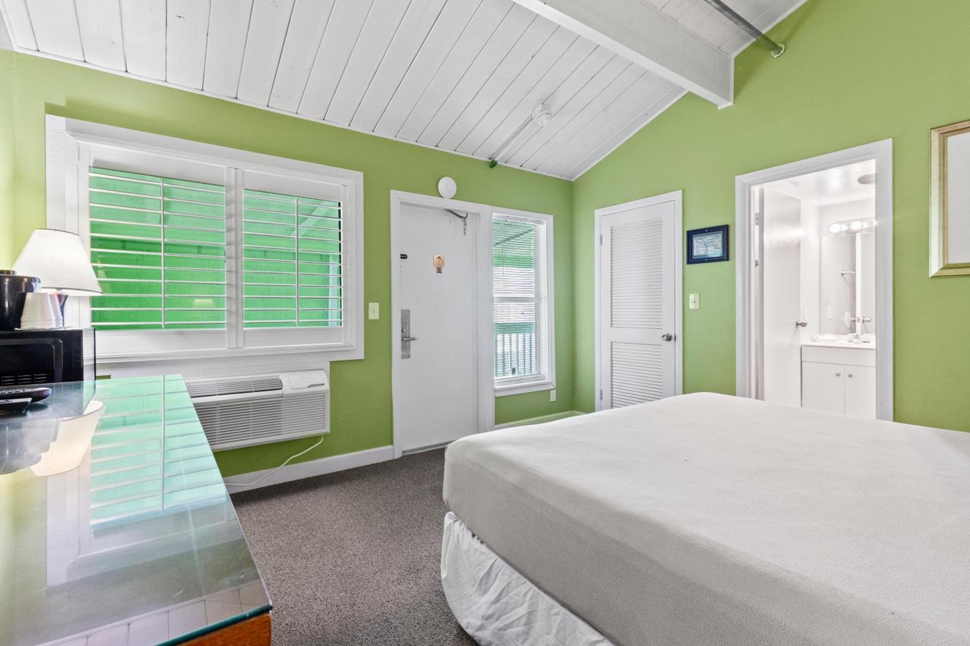 Oceanfront Inn Room #11- Standard Room - King Bed photo 17