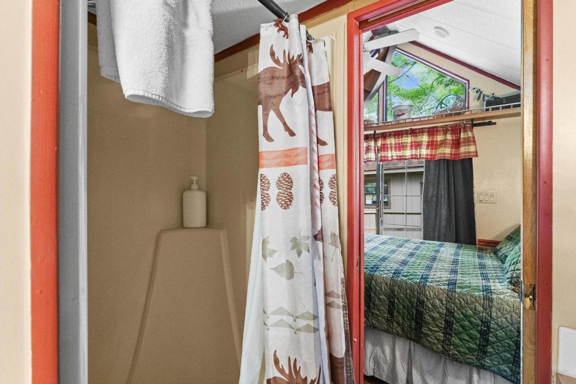 Cascades Inn photo 51