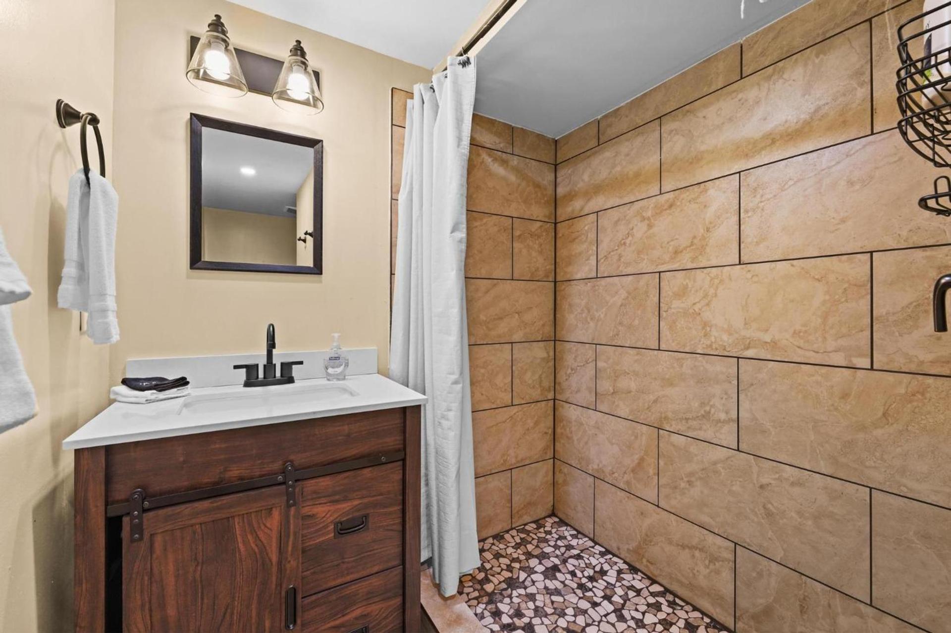 Cascades Inn photo 72
