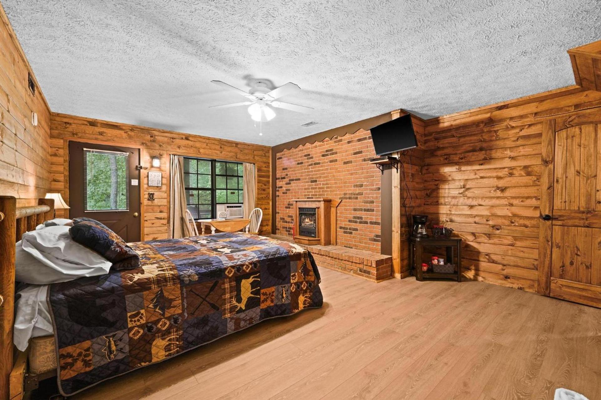 Cascades Inn photo 64