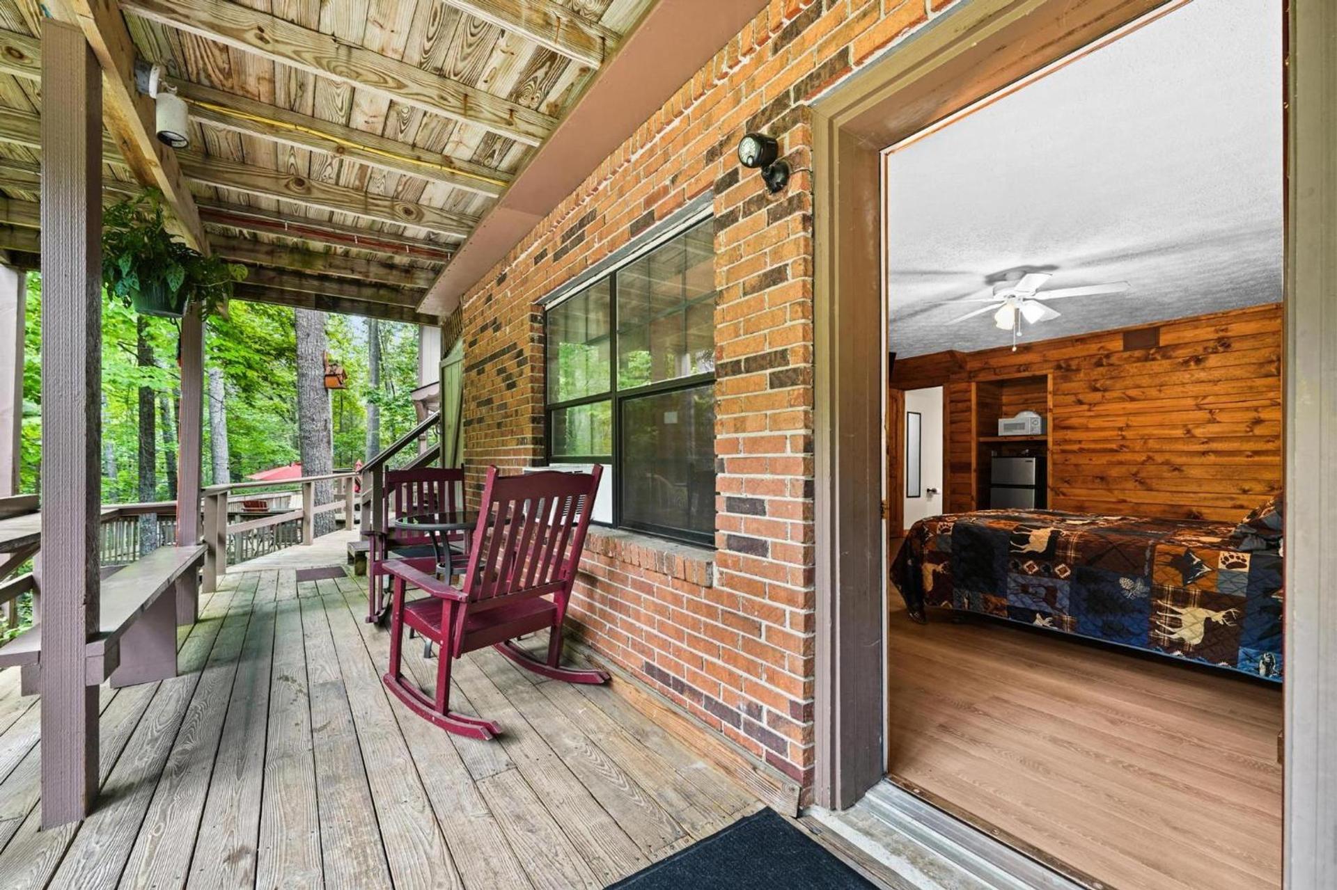 Cascades Inn photo 65