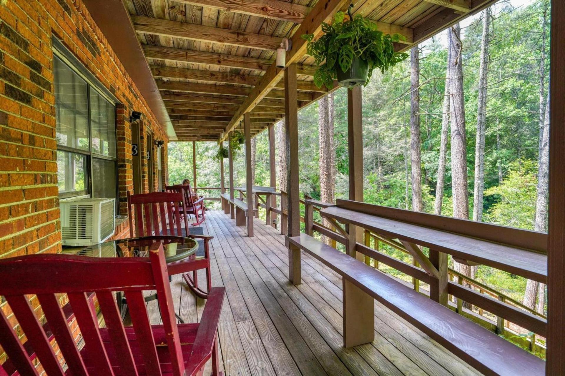 Cascades Inn photo 68