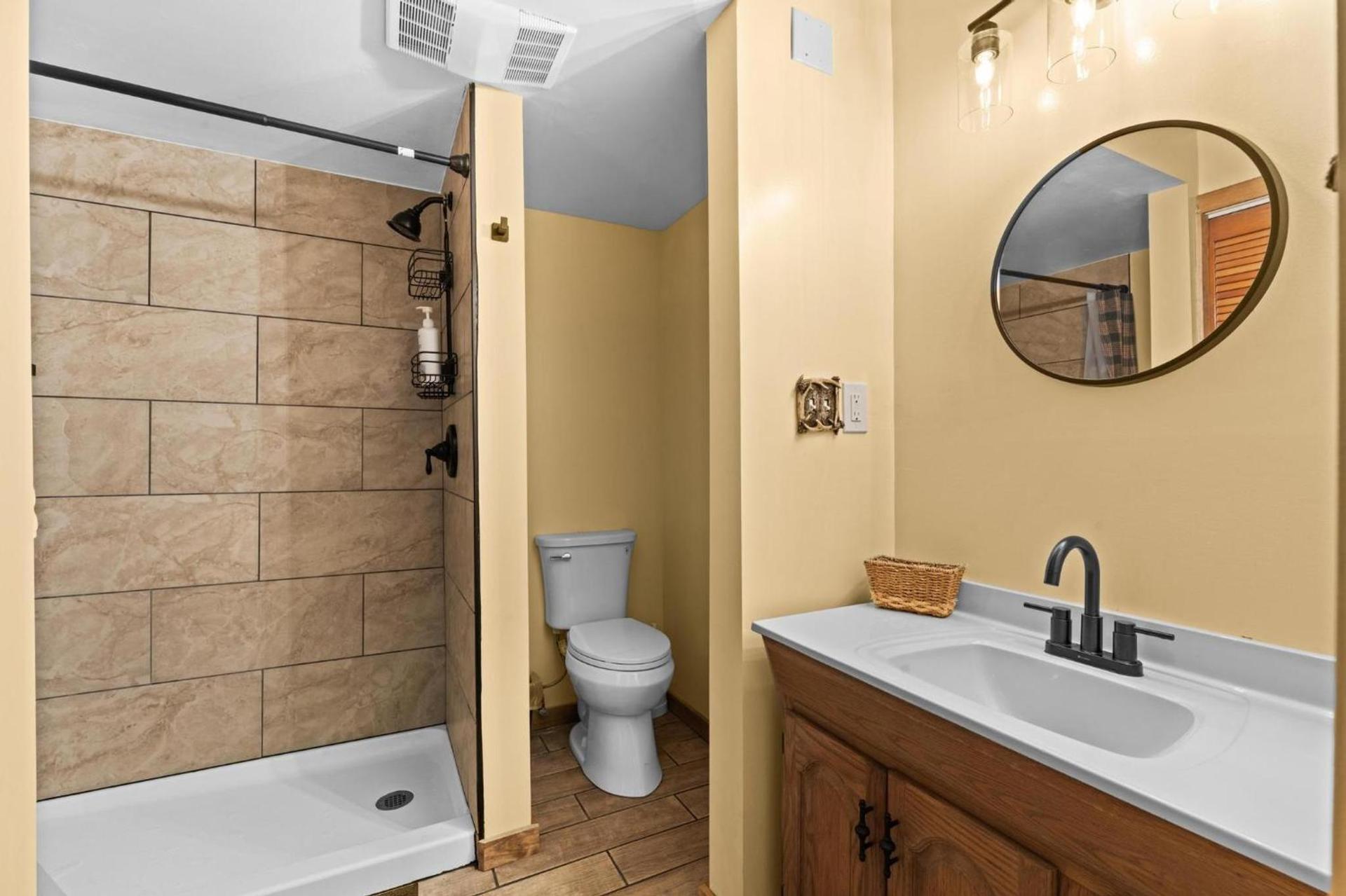 Cascades Inn photo 81