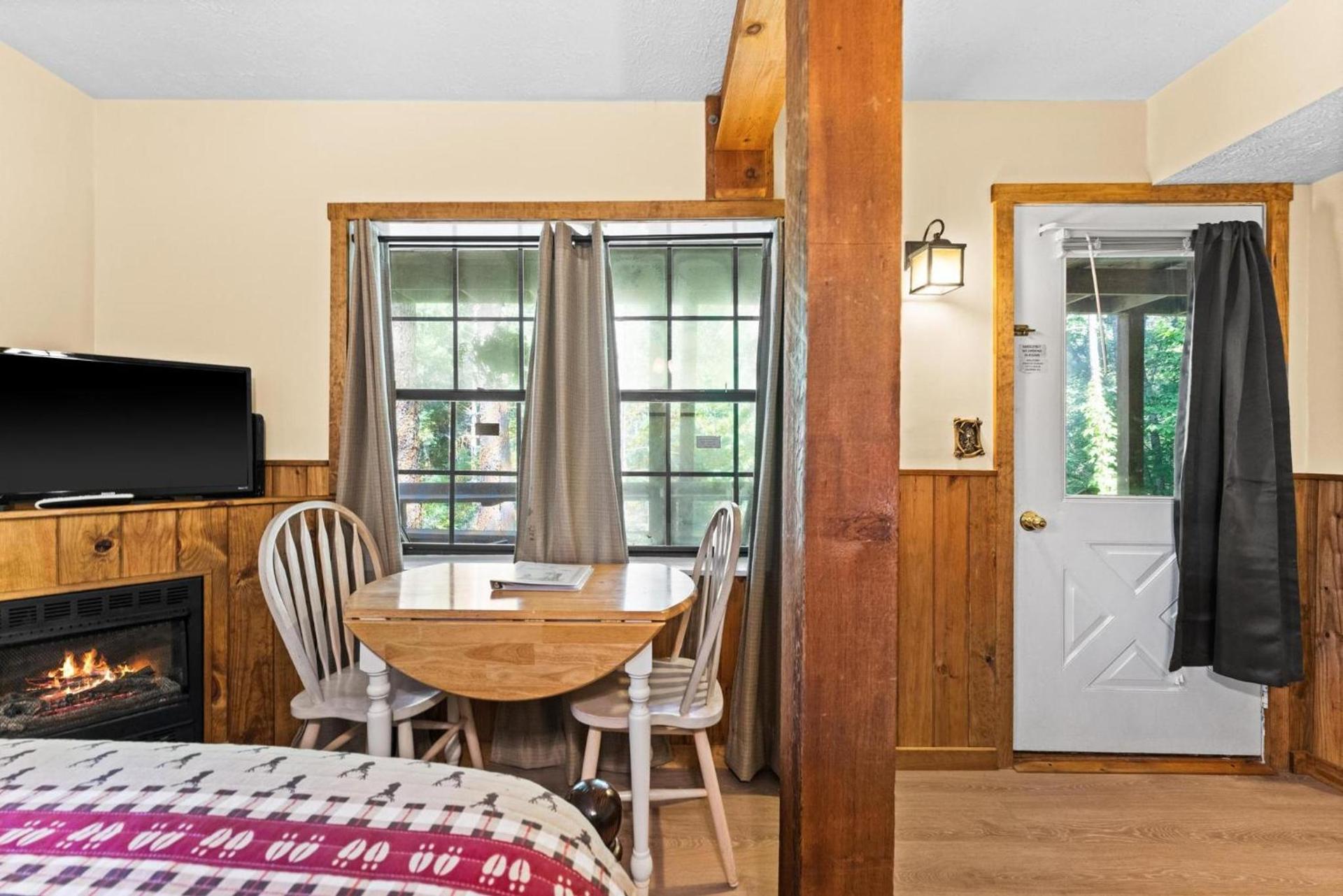 Cascades Inn photo 80