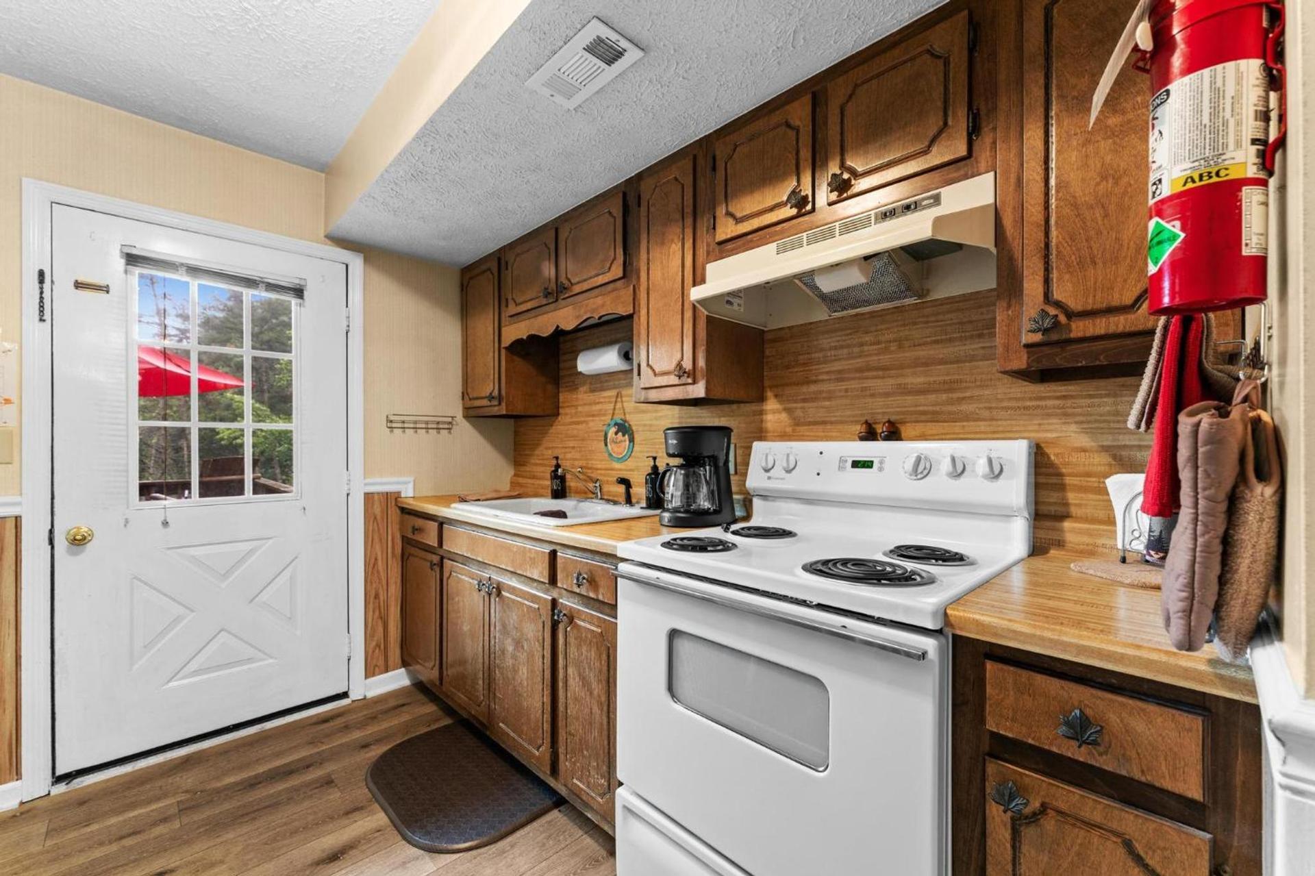 Cascades Inn photo 88
