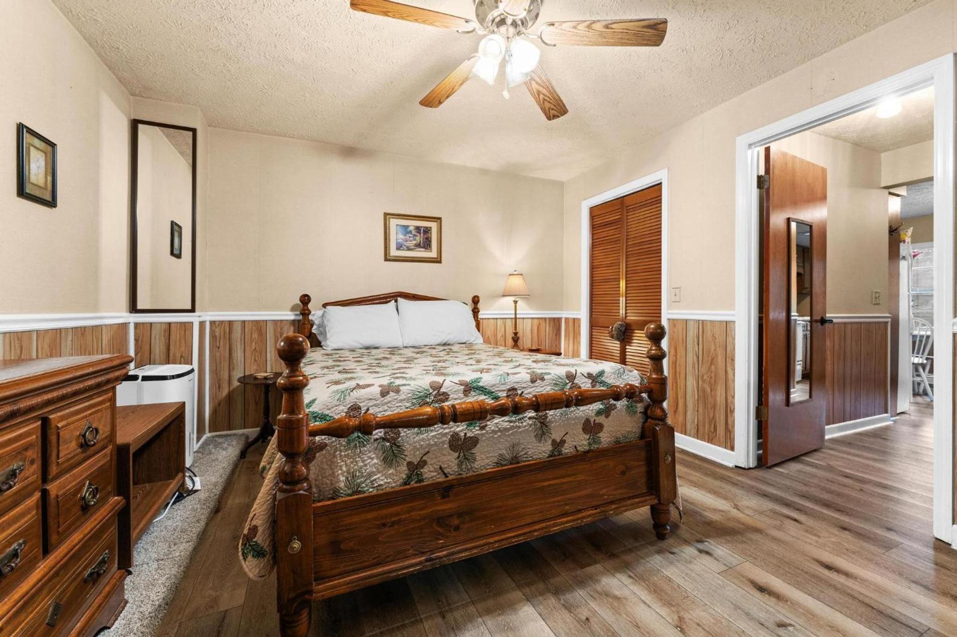 Cascades Inn photo 91