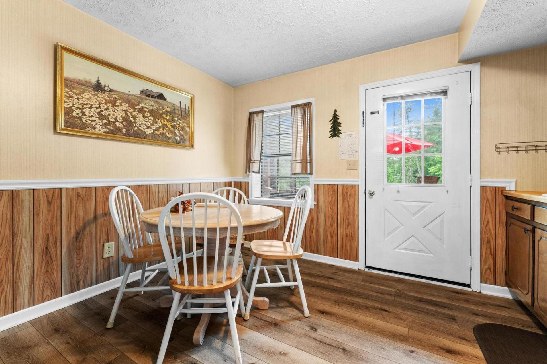 Cascades Inn photo 87