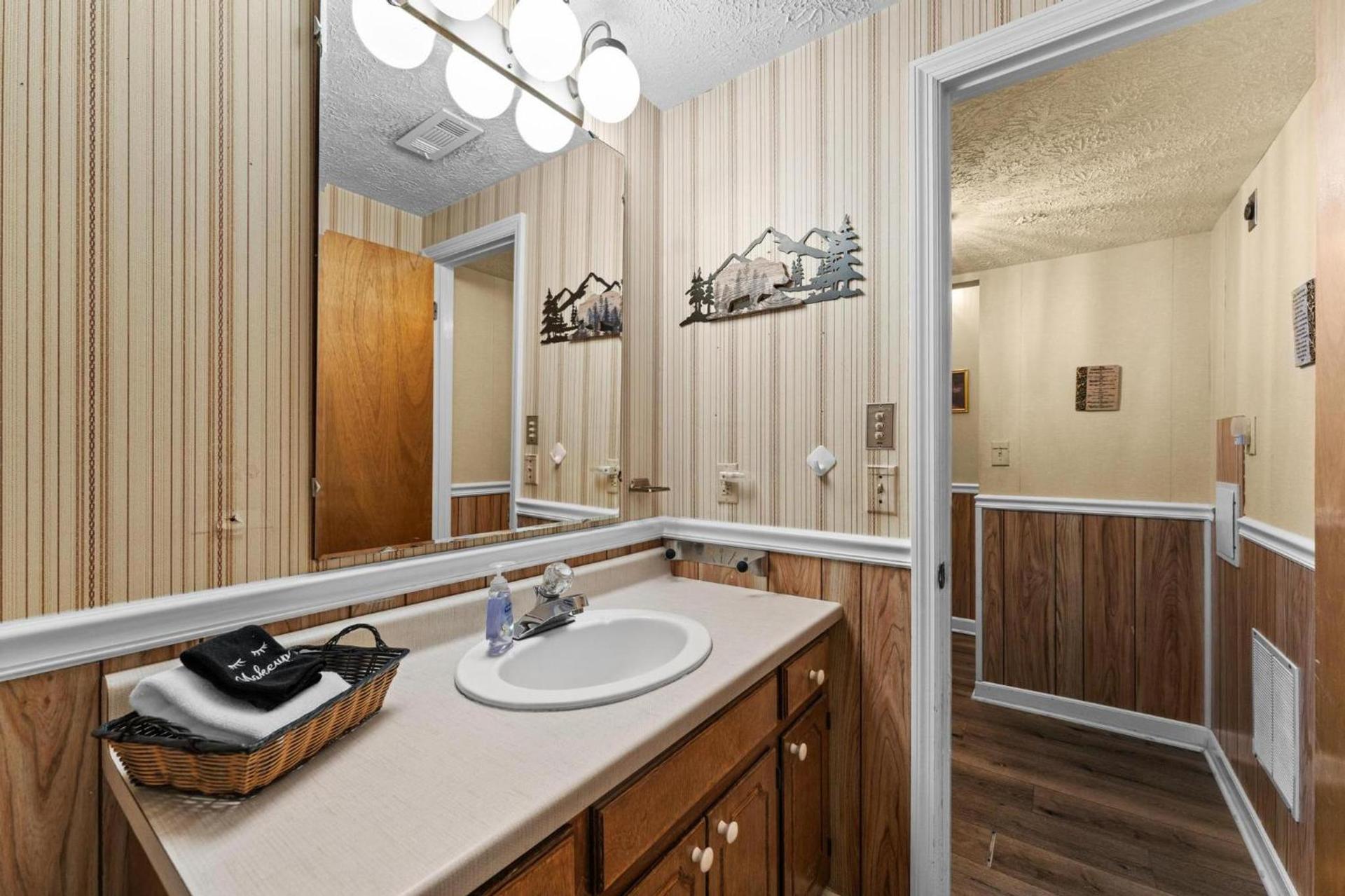 Cascades Inn photo 89