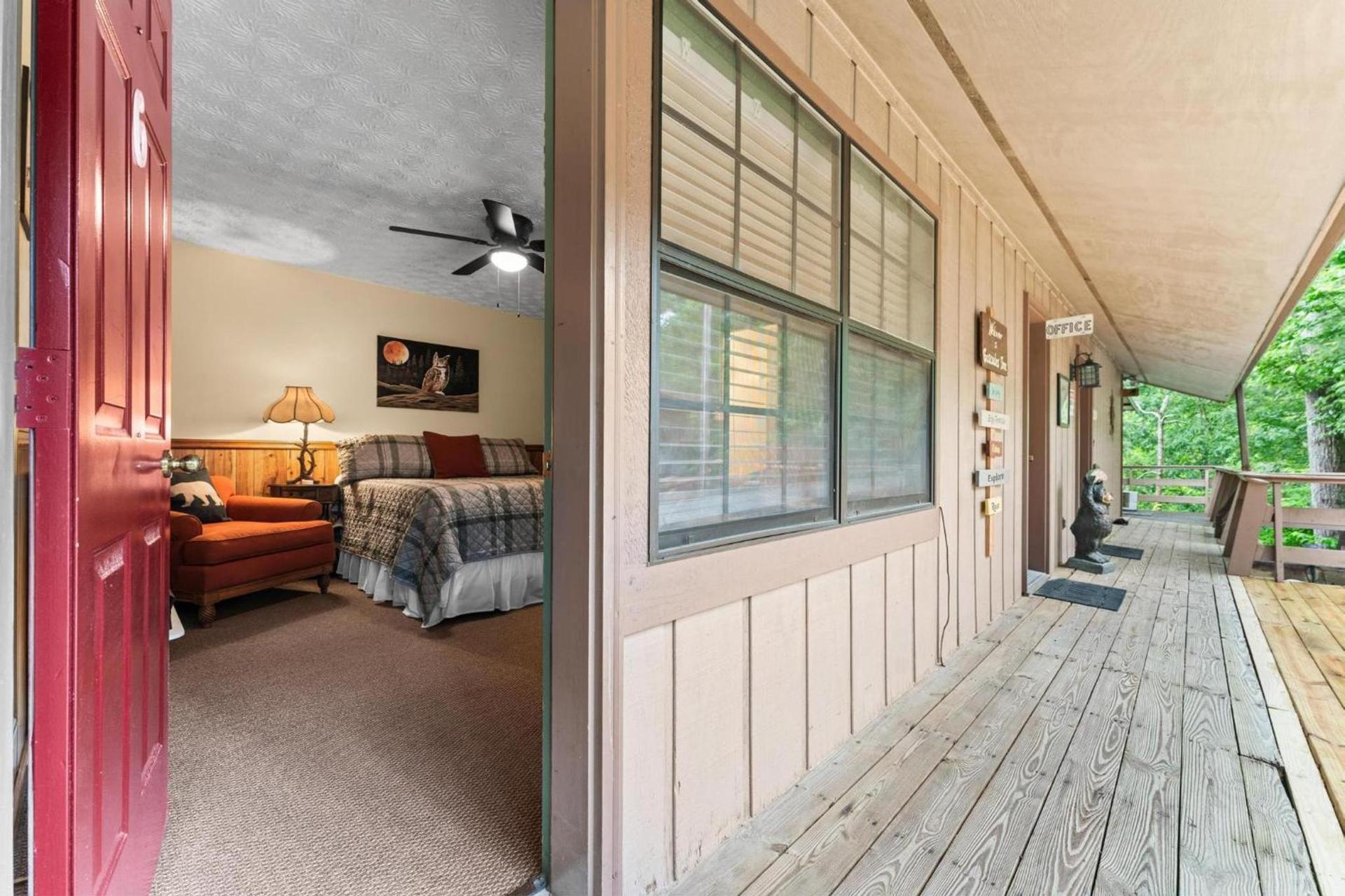 Cascades Inn photo 94