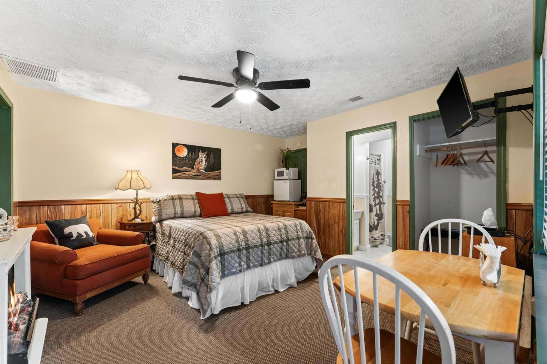 Cascades Inn photo 95