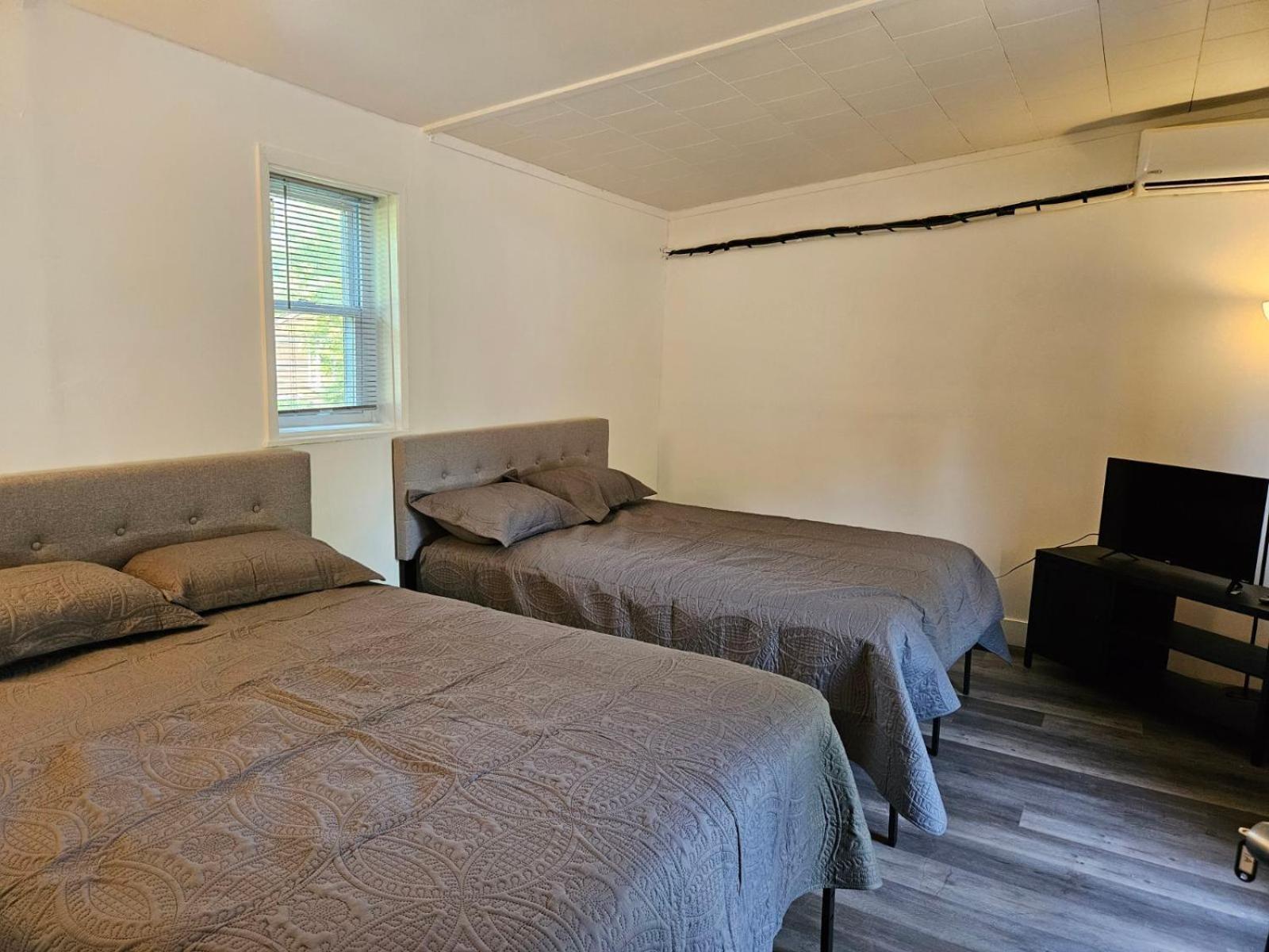 North Toga Motel photo 8