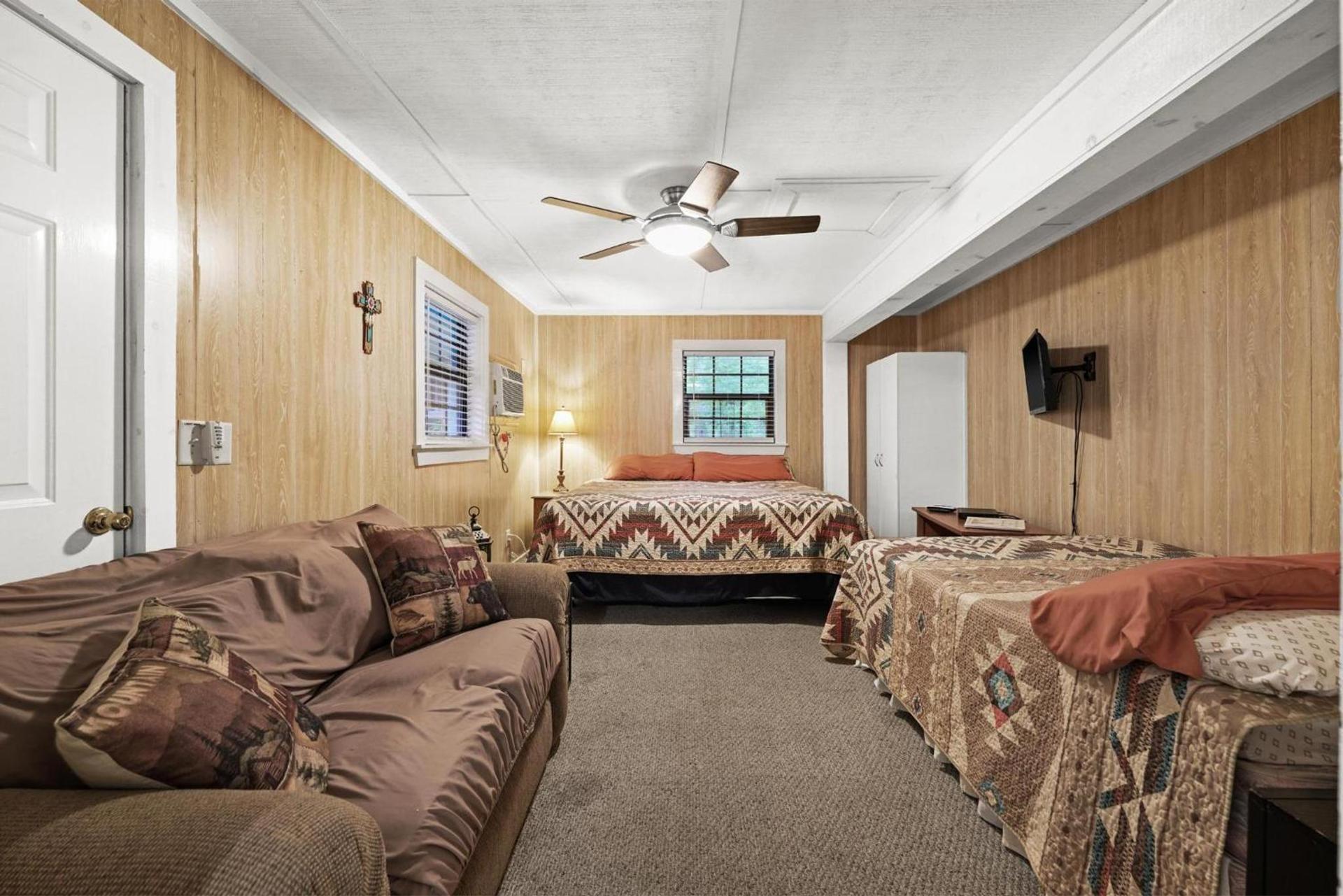 Cascades Inn photo 44