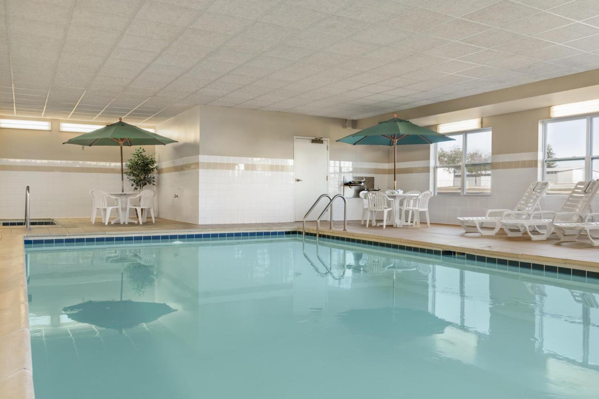 Country Inn & Suites by Radisson, Peoria North, IL photo 21
