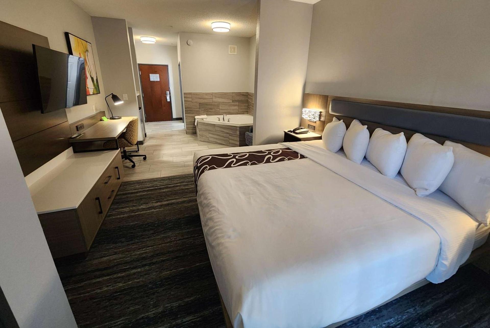 La Quinta by Wyndham Warner Robins - Robins AFB photo 18