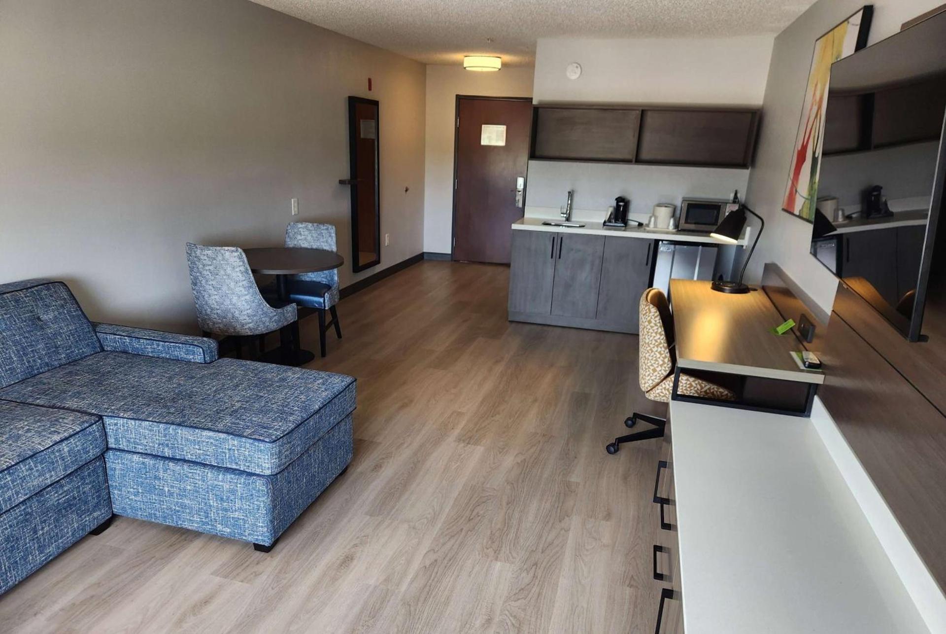 La Quinta by Wyndham Warner Robins - Robins AFB photo 24
