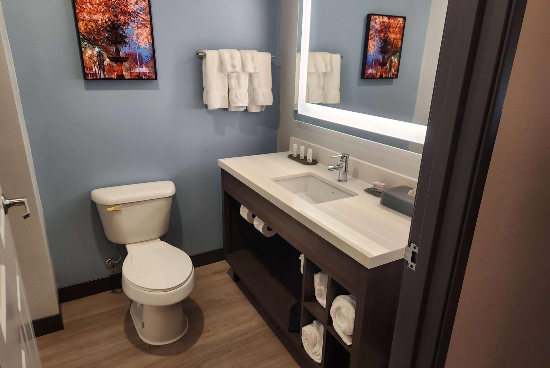 La Quinta by Wyndham Warner Robins - Robins AFB photo 25