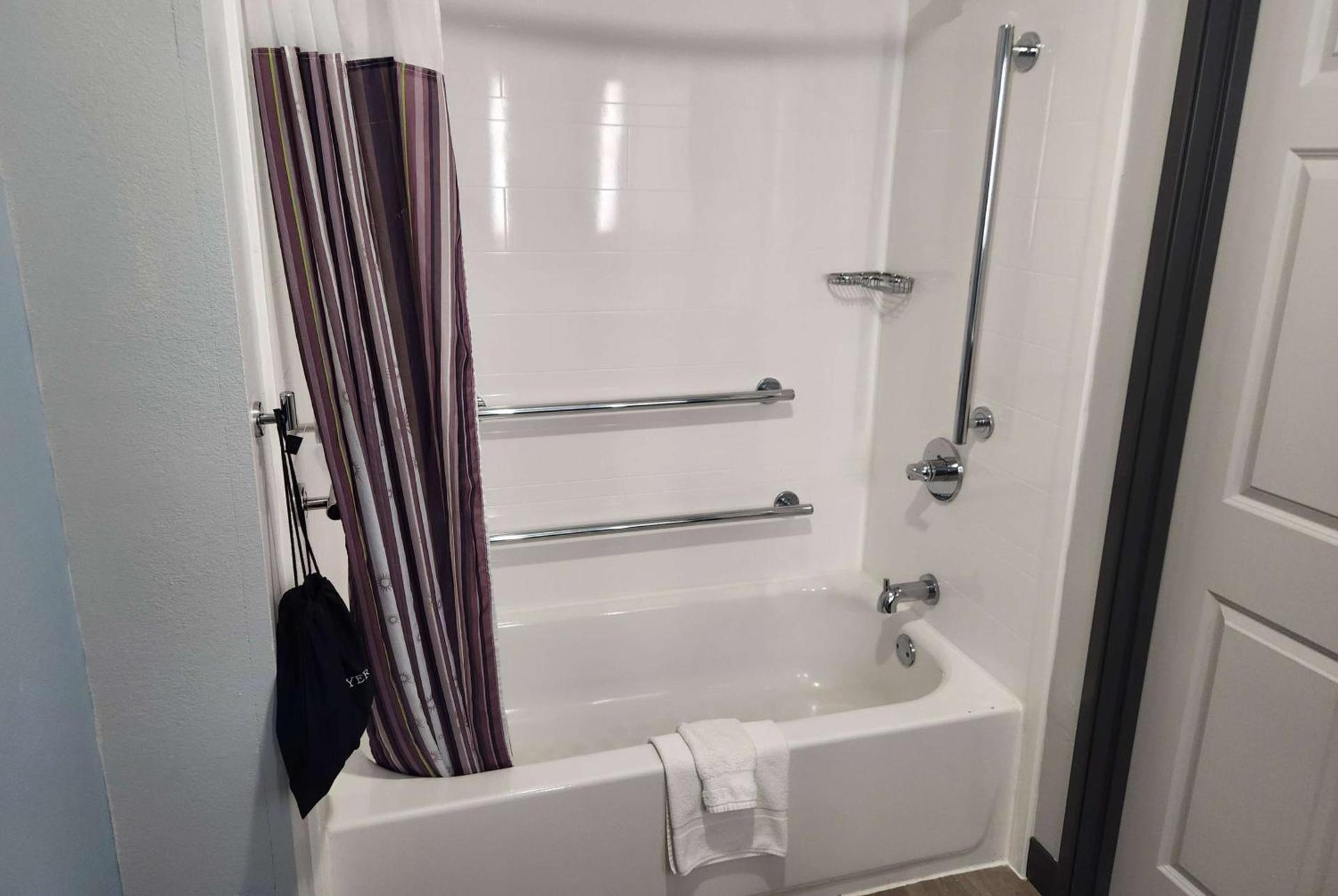 La Quinta by Wyndham Warner Robins - Robins AFB photo 26