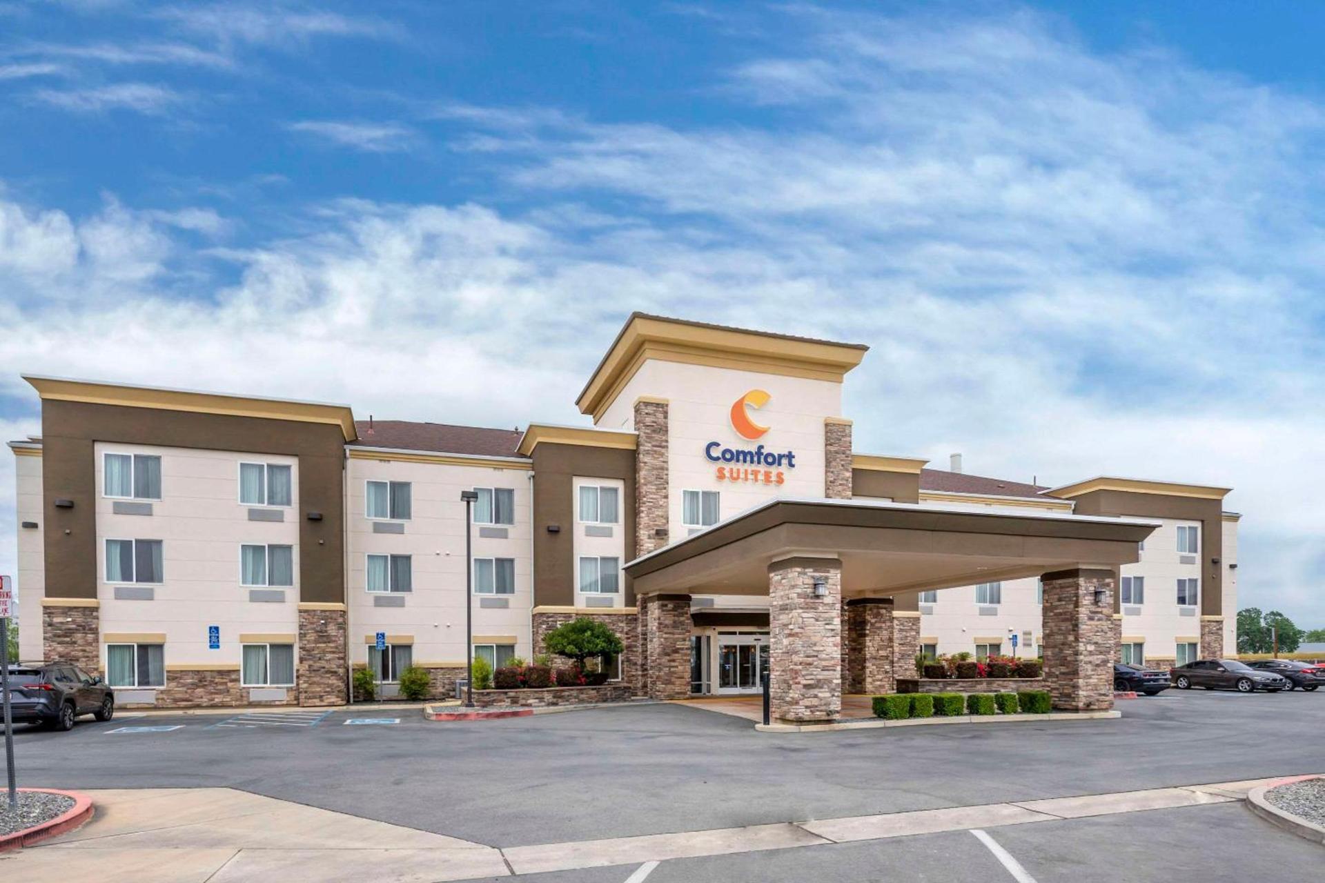 Comfort Suites Redding - Shasta Lake photo 2