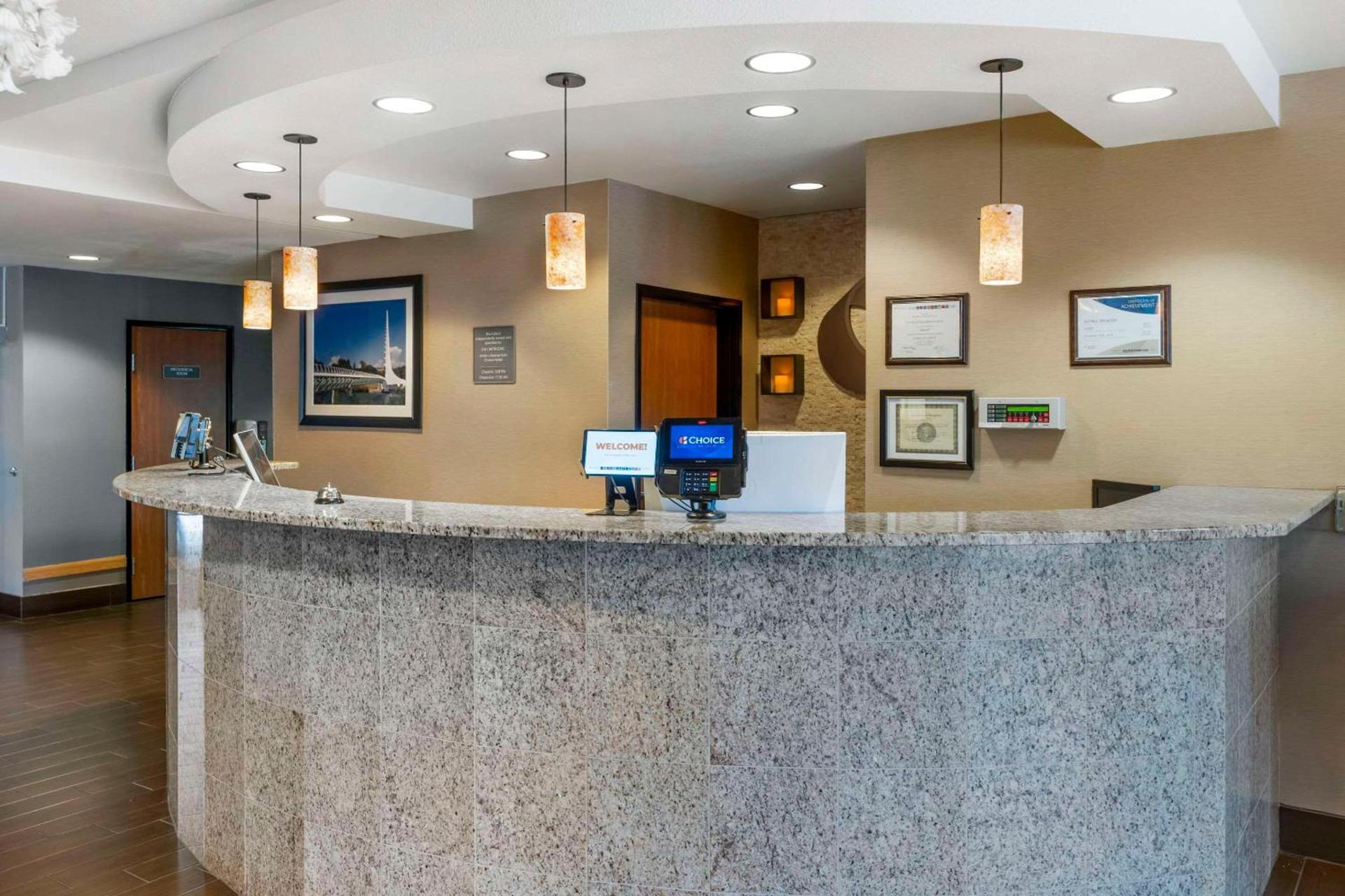 Comfort Suites Redding - Shasta Lake photo 4