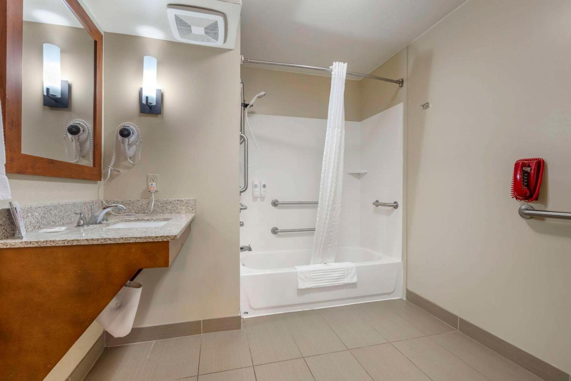 Comfort Suites Redding - Shasta Lake photo 7