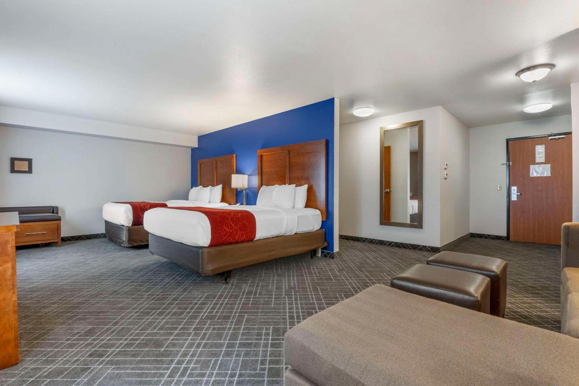 Comfort Suites Redding - Shasta Lake photo 9