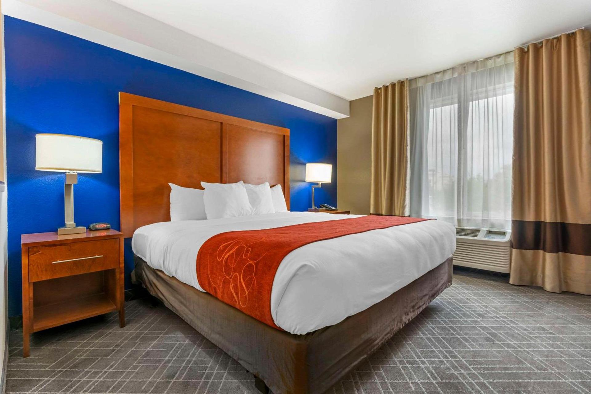 Comfort Suites Redding - Shasta Lake photo 12