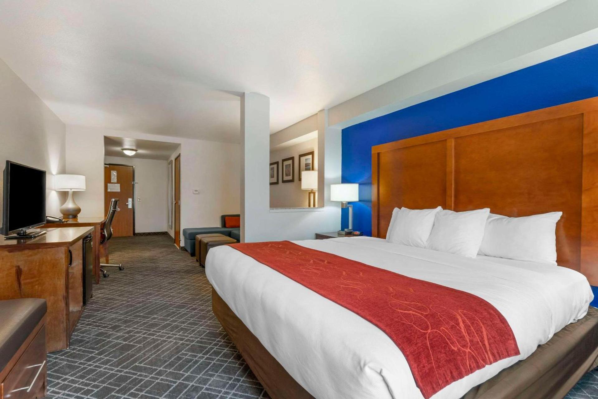 Comfort Suites Redding - Shasta Lake photo 13