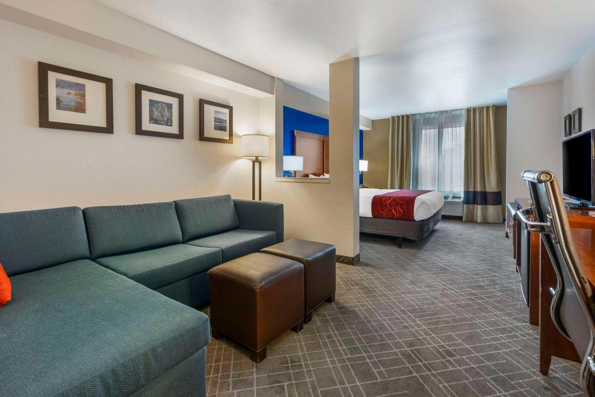 Comfort Suites Redding - Shasta Lake photo 14