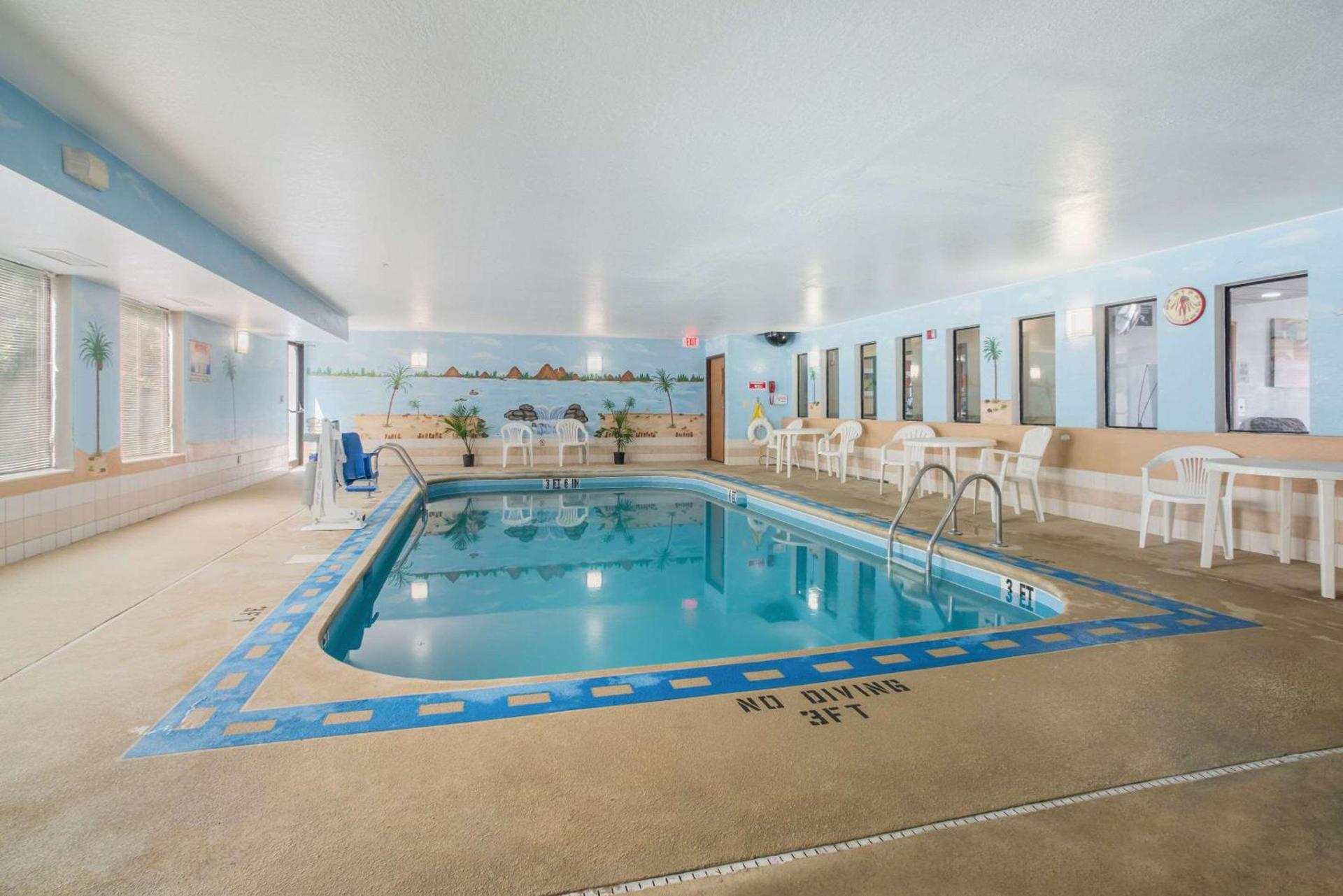 Quality Inn O'Fallon IL - St Louis photo 9