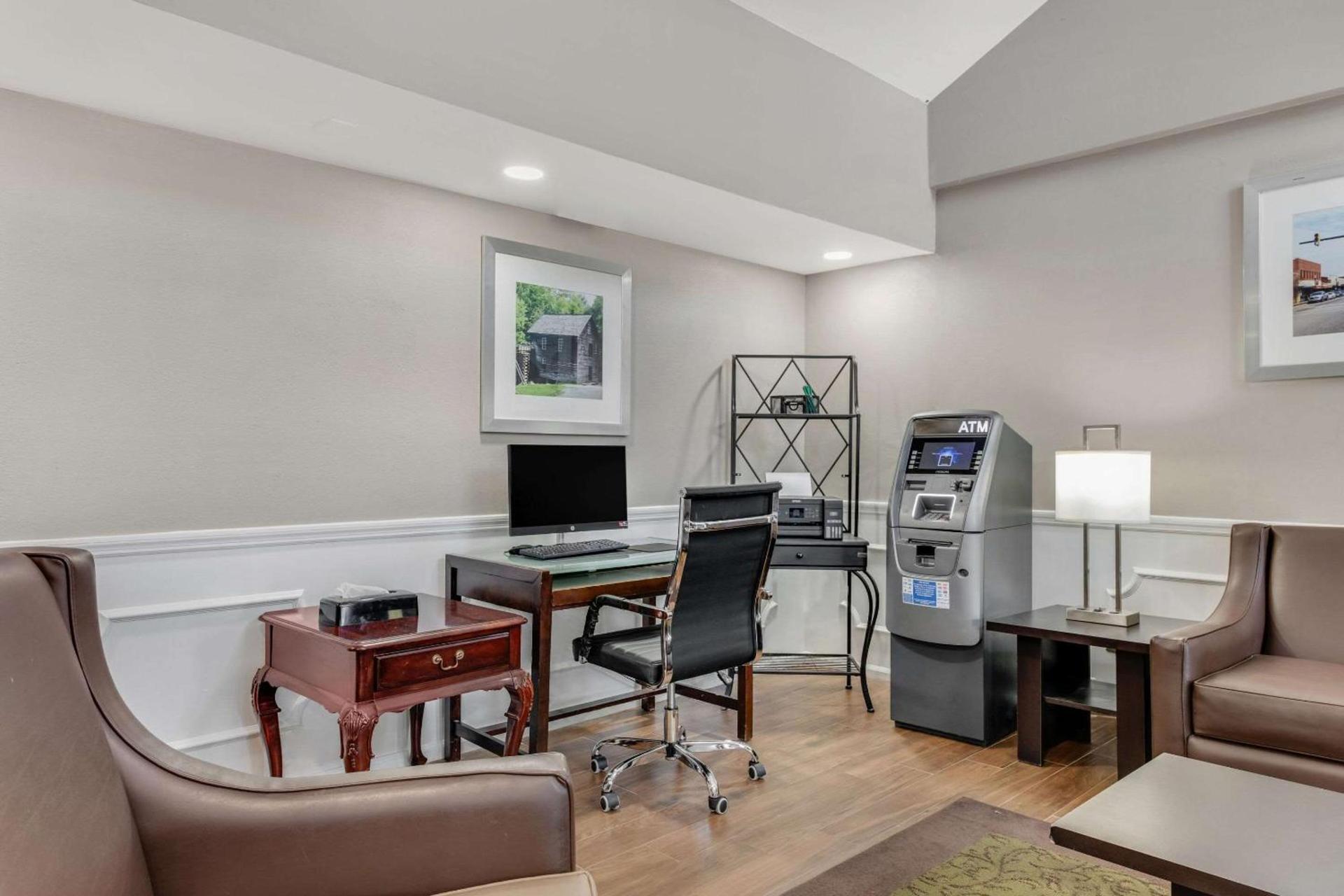 Quality Inn Laurinburg photo 9