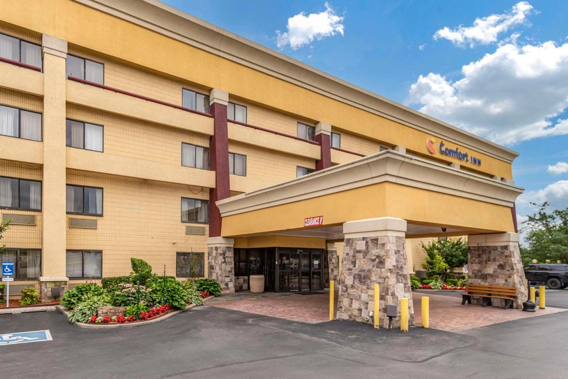 Comfort Inn Tulsa Midtown photo 2