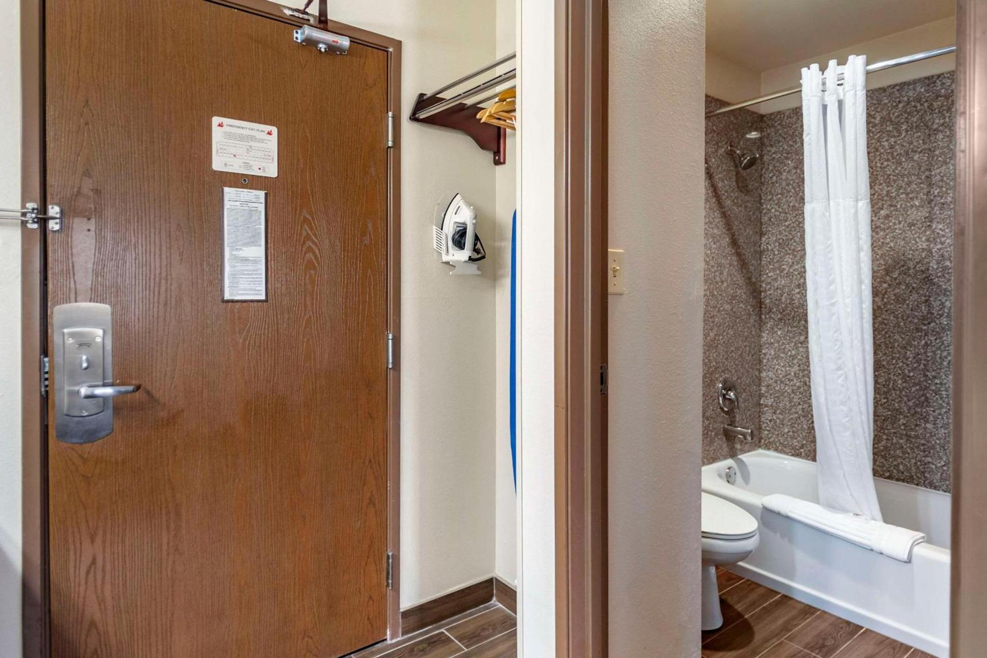 Comfort Inn Tulsa Midtown photo 13
