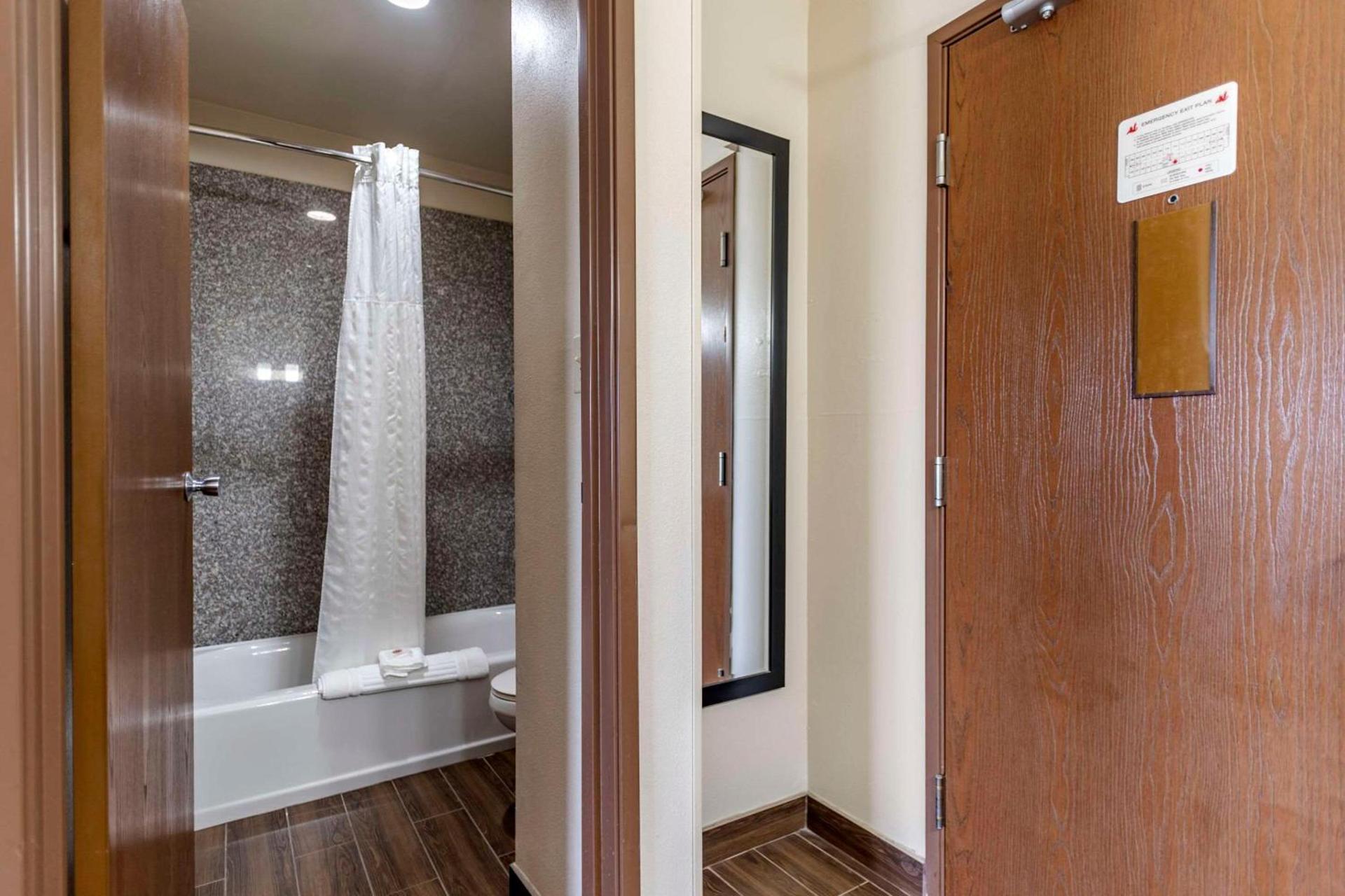 Comfort Inn Tulsa Midtown photo 19