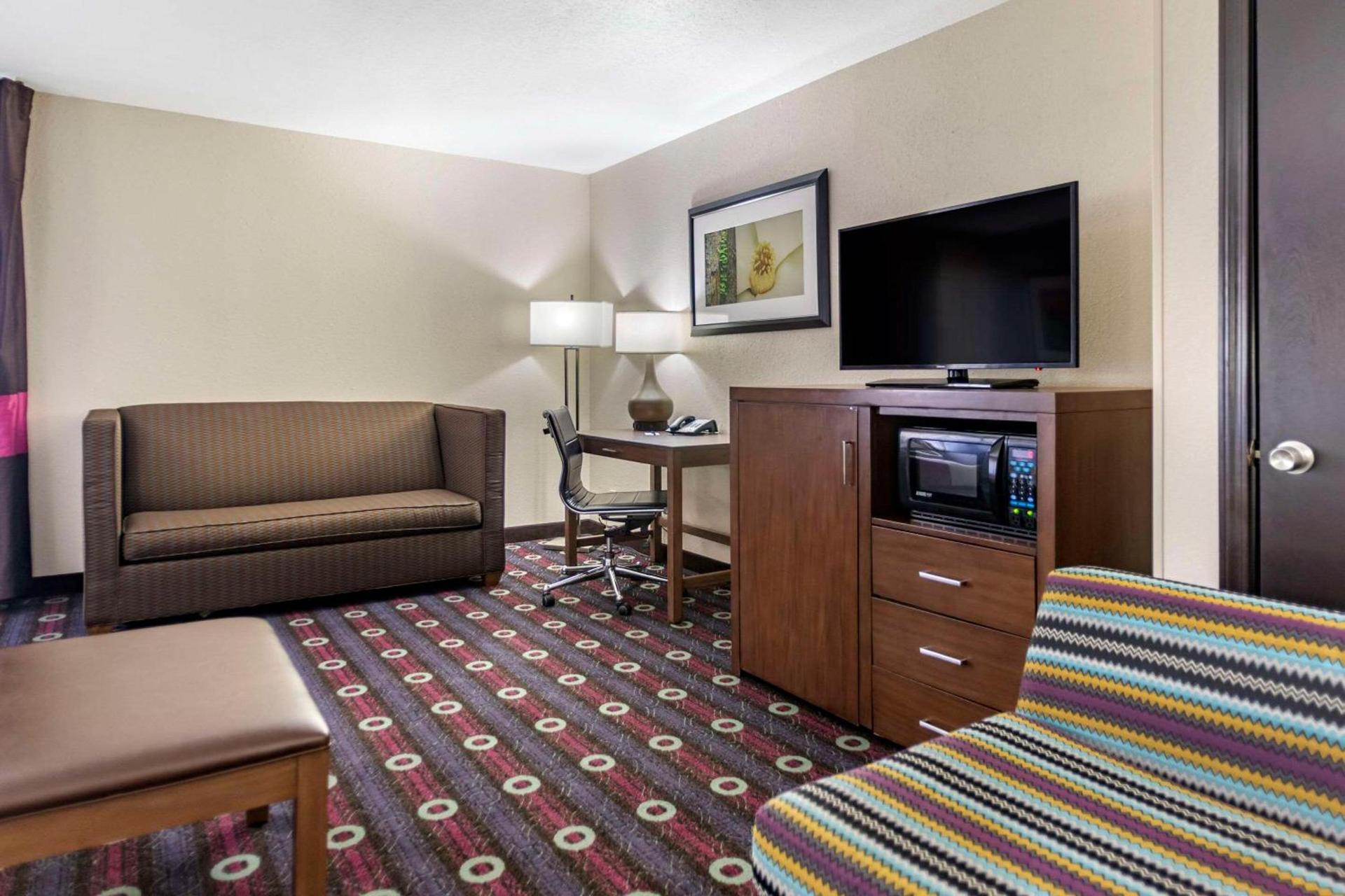 Comfort Inn Tulsa Midtown photo 22