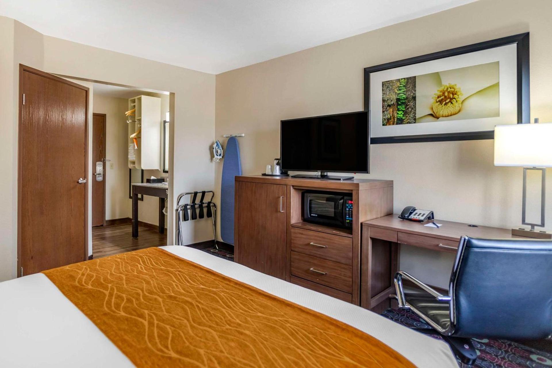 Comfort Inn Tulsa Midtown photo 25