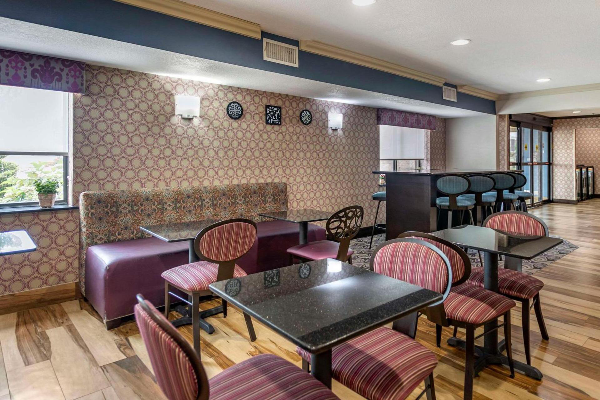 Comfort Inn Tulsa Midtown photo 33