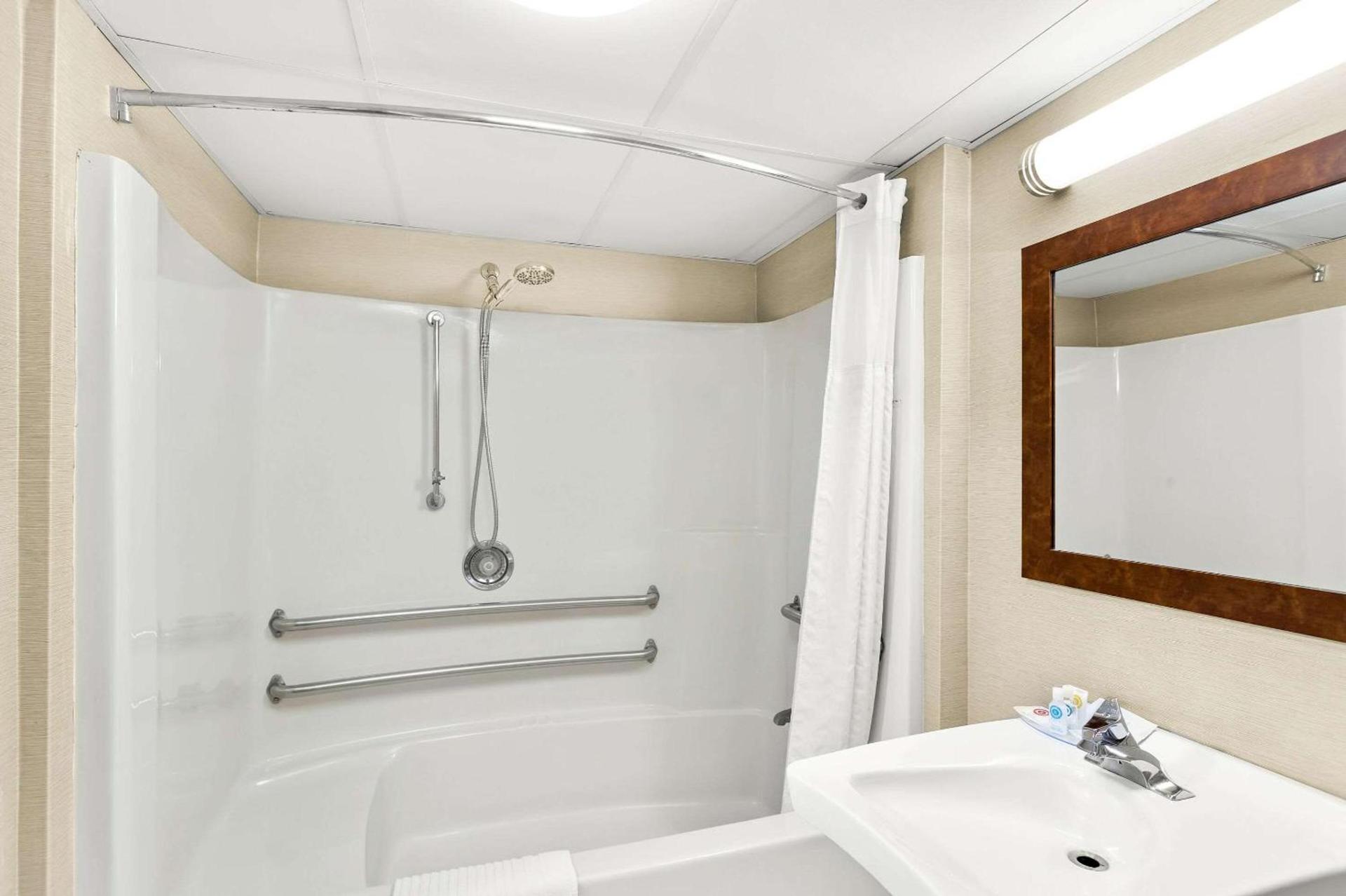 Comfort Inn White River Junction photo 30