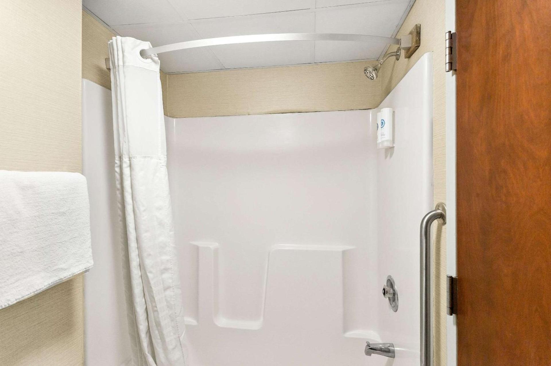 Comfort Inn White River Junction photo 32