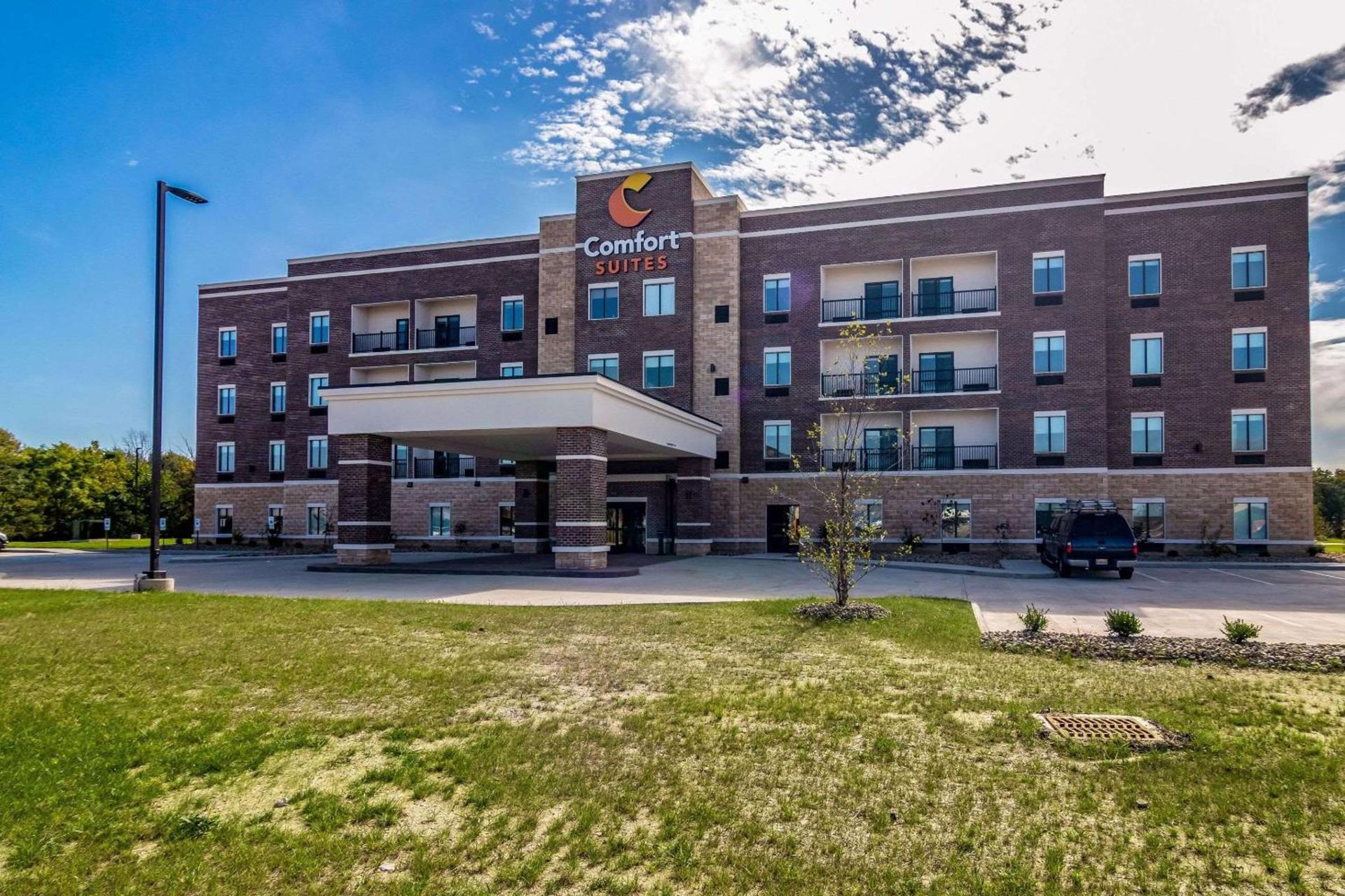 Comfort Suites Brunswick Town Center photo 1